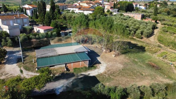 locale di sgombero in vendita a Vinci in zona Toiano