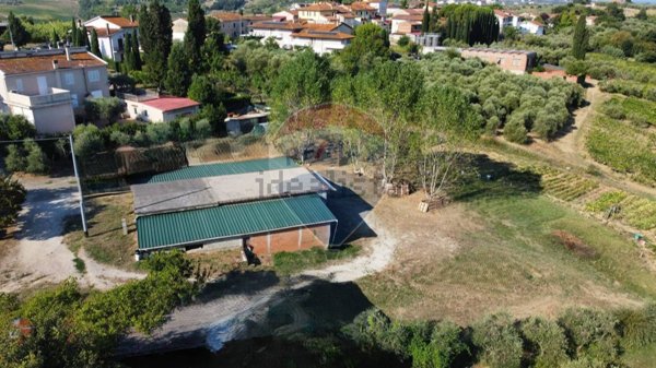 locale di sgombero in vendita a Vinci in zona Toiano