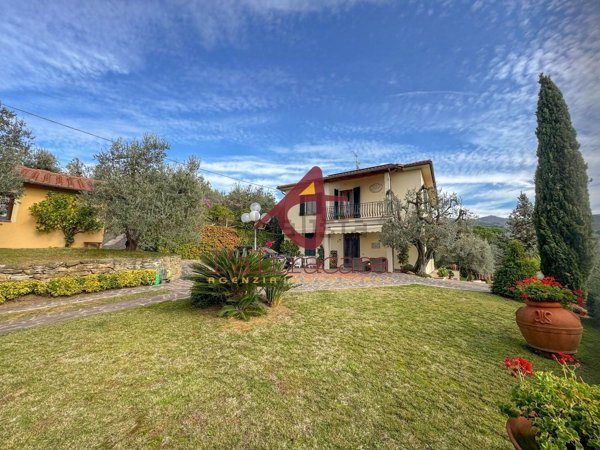 casa indipendente in vendita a Vinci