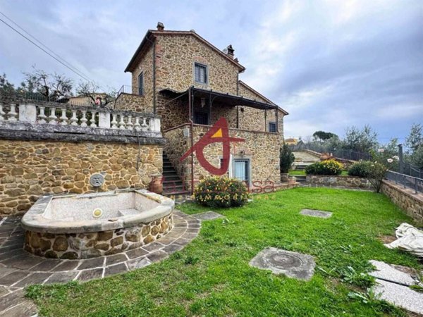 casa indipendente in vendita a Vinci