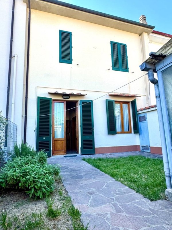 intera palazzina in vendita a Vinci in zona Sovigliana