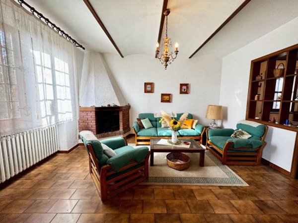 casa indipendente in vendita a Vinci