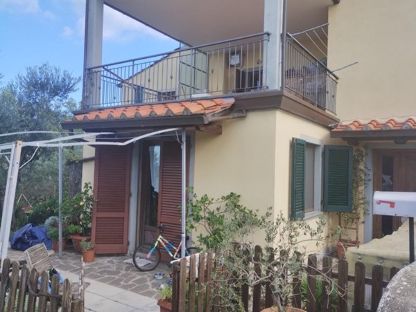 intera palazzina in vendita a Vinci
