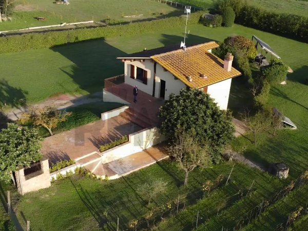 casa indipendente in vendita a Vinci