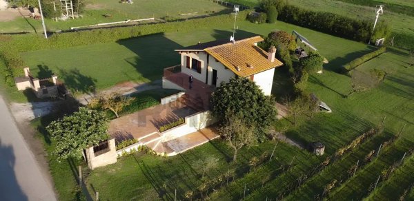 casa indipendente in vendita a Vinci