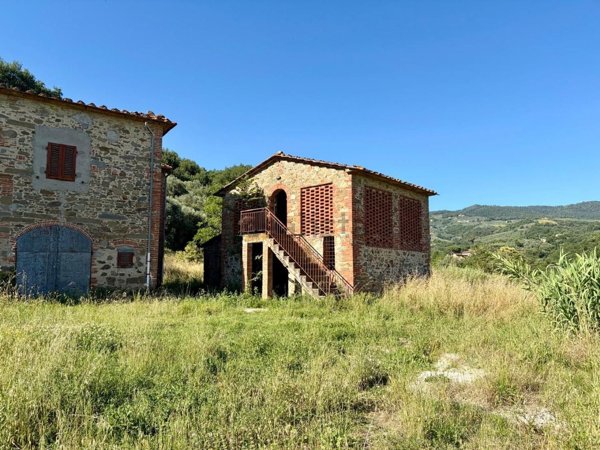 casale in vendita a Vinci