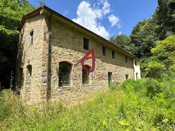 casa indipendente in vendita a Vinci