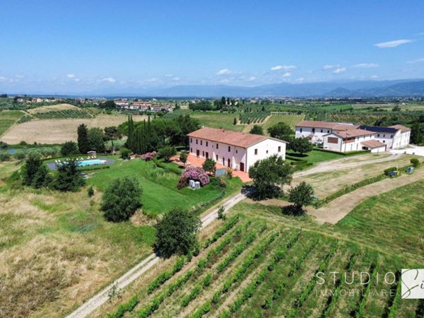 casa indipendente in vendita a Vinci in zona Toiano