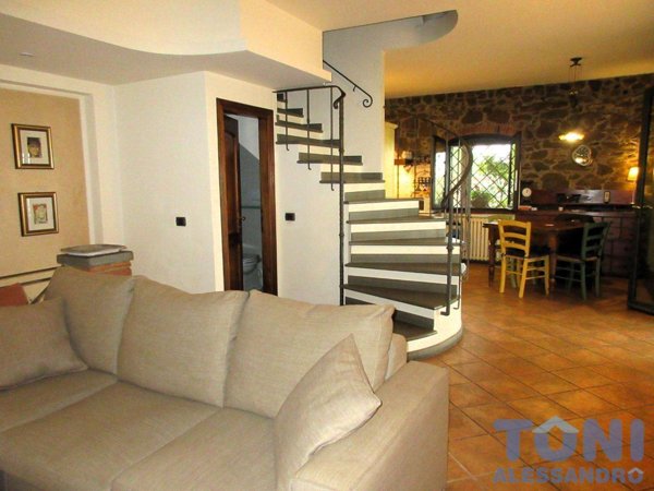 casa indipendente in vendita a Vinci in zona San Donato