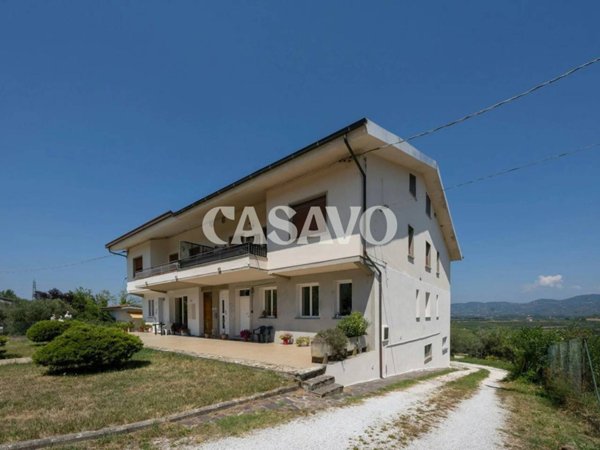 casa indipendente in vendita a Vinci in zona Toiano