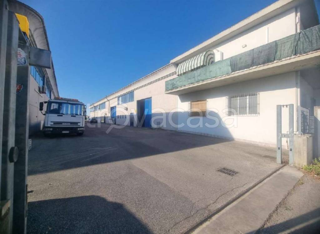 locale commerciale in vendita a Vinci