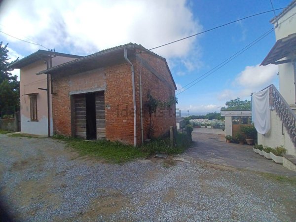 casale in vendita a Vinci