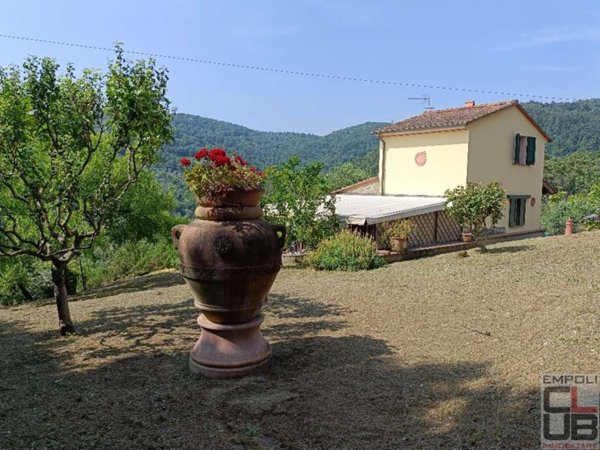 casa indipendente in vendita a Vinci in zona Santa Lucia