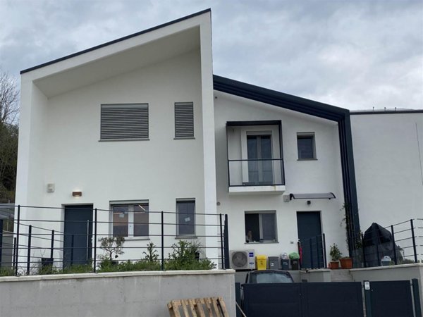 casa indipendente in vendita a Figline e Incisa Valdarno in zona Loppiano