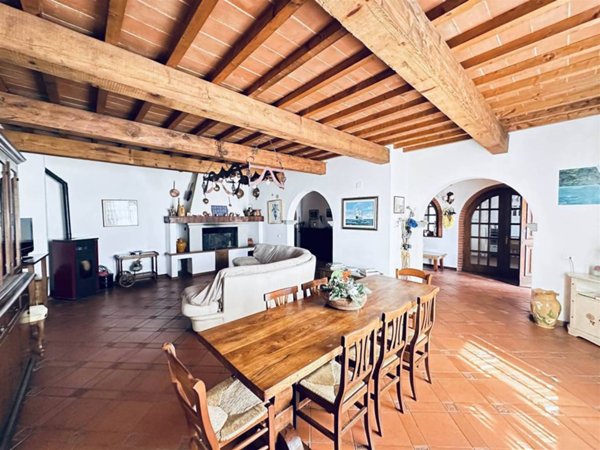 casa indipendente a Figline e Incisa Valdarno in zona Incisa in Val d'Arno