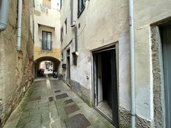 locale di sgombero in vendita a Figline e Incisa Valdarno
