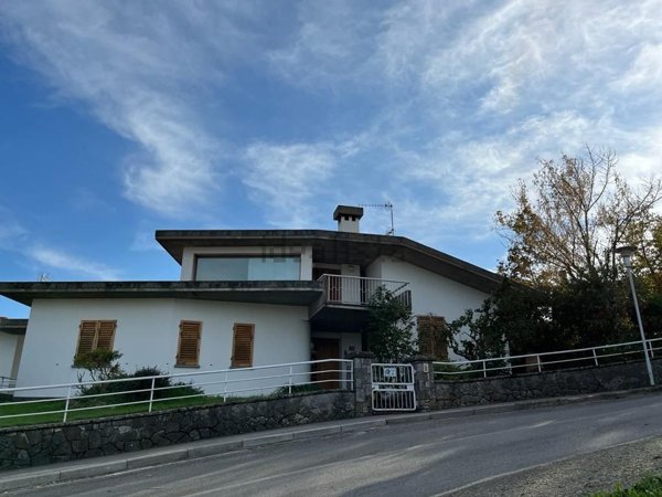 casa indipendente in vendita a Figline e Incisa Valdarno
