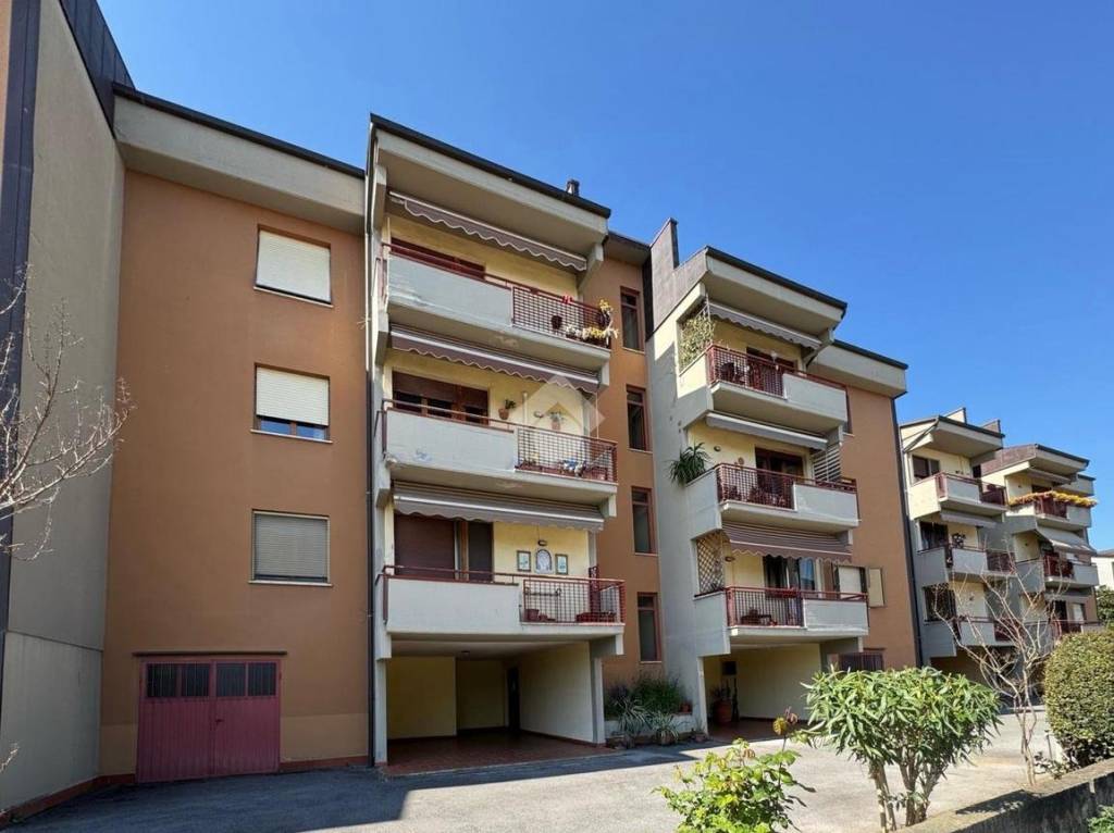 appartamento in vendita a Figline e Incisa Valdarno in zona Figline Valdarno