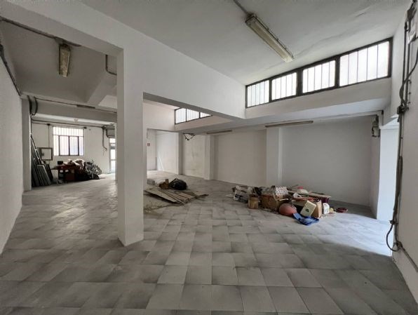 locale commerciale in vendita a Figline e Incisa Valdarno