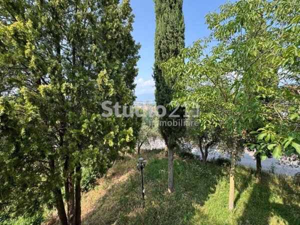 casa indipendente a Figline e Incisa Valdarno in zona Figline Valdarno