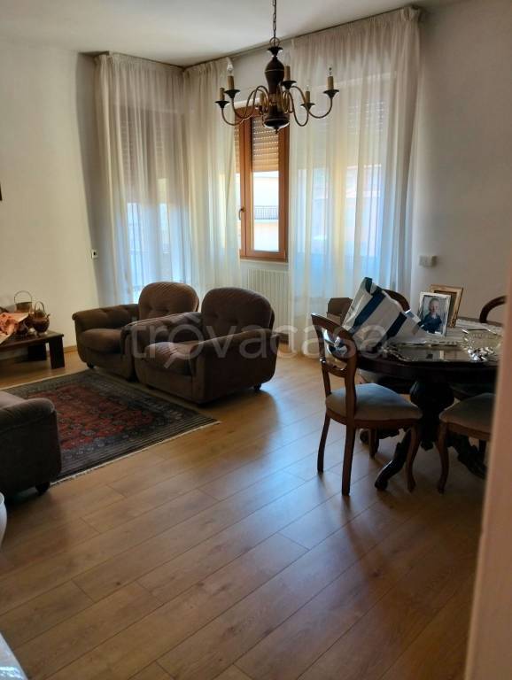 appartamento in vendita a Figline e Incisa Valdarno in zona Figline Valdarno