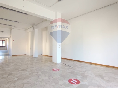locale commerciale in vendita a Figline e Incisa Valdarno