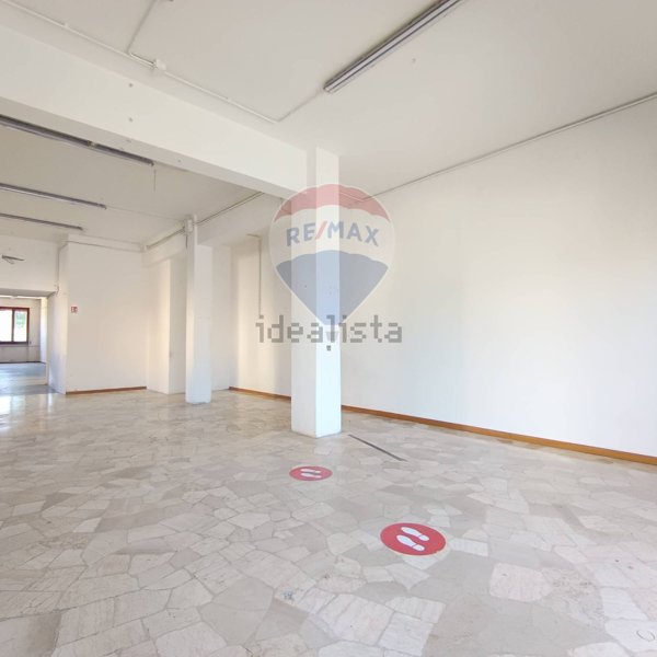 locale commerciale in vendita a Figline e Incisa Valdarno