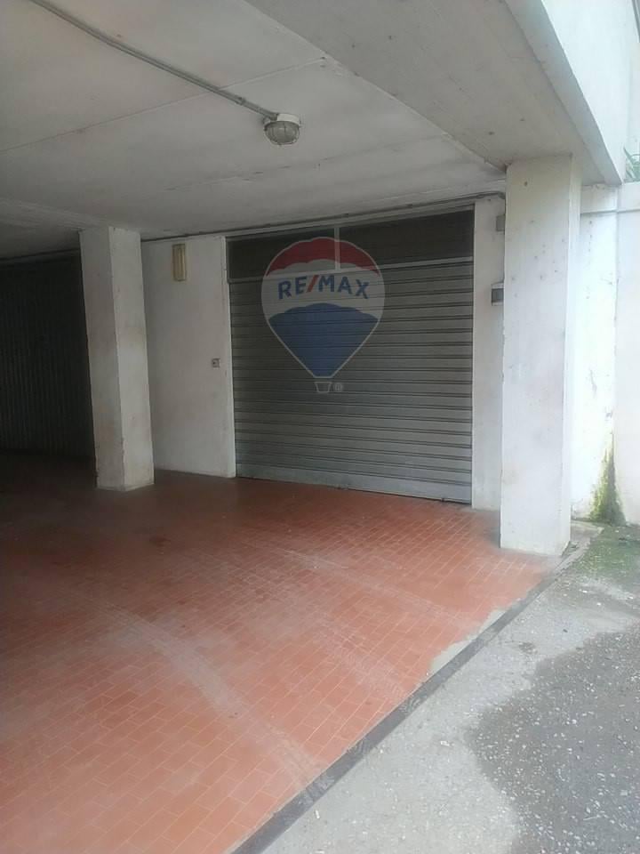 locale di sgombero in vendita a Figline e Incisa Valdarno