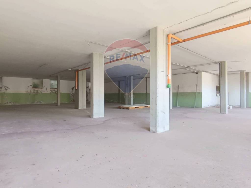 negozio in vendita a Figline e Incisa Valdarno in zona Incisa in Val d'Arno