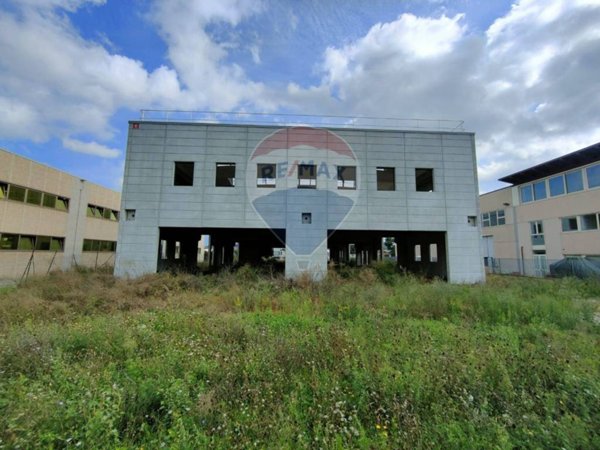 negozio in vendita a Figline e Incisa Valdarno in zona Figline Valdarno