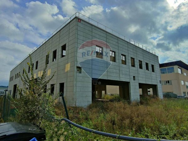 locale commerciale a Figline e Incisa Valdarno in zona Figline Valdarno