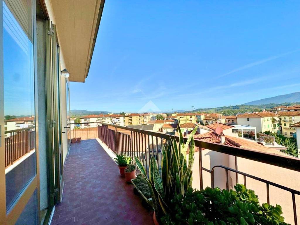appartamento in vendita a Figline e Incisa Valdarno in zona Figline Valdarno