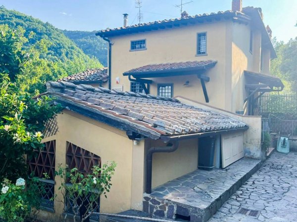 casa indipendente in vendita a Figline e Incisa Valdarno in zona Loppiano
