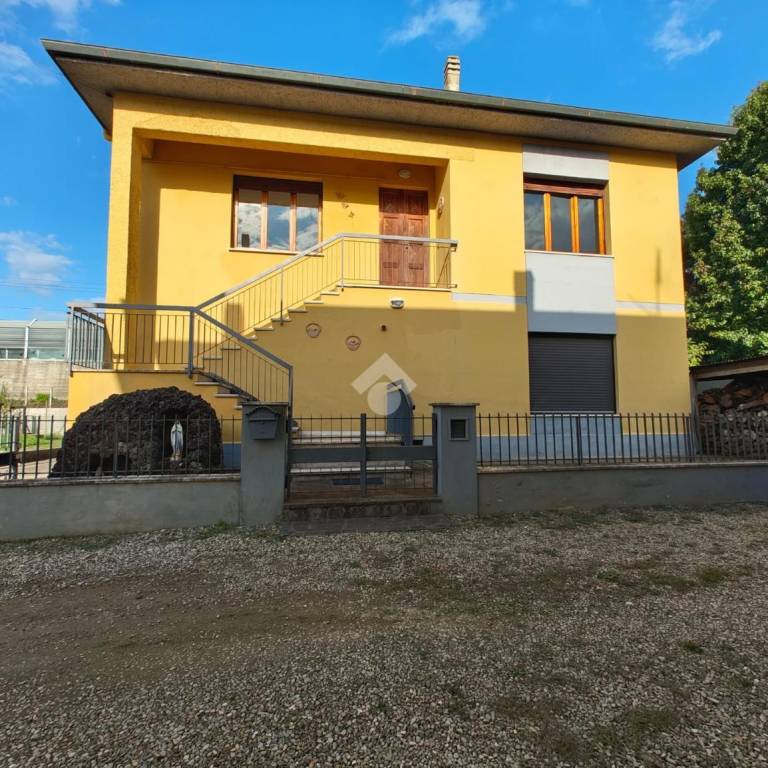 appartamento in vendita a Figline e Incisa Valdarno in zona Figline Valdarno