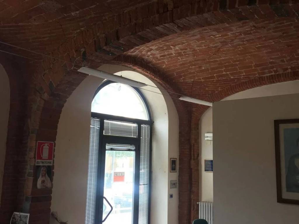 negozio in vendita a Figline e Incisa Valdarno in zona Figline Valdarno