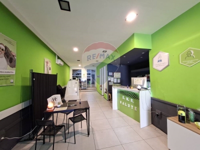 locale commerciale in vendita a Figline e Incisa Valdarno