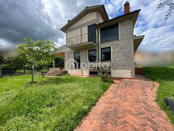 casa indipendente a Figline e Incisa Valdarno in zona Figline Valdarno