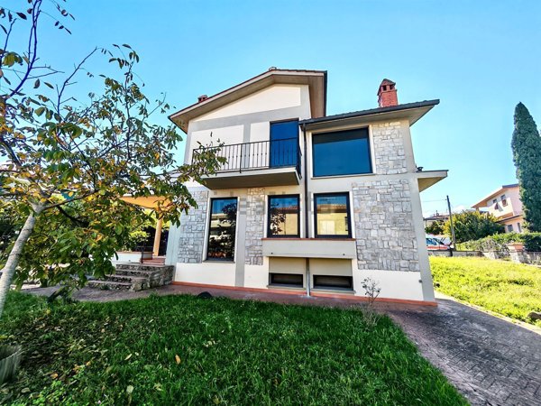 casa indipendente a Figline e Incisa Valdarno in zona Figline Valdarno