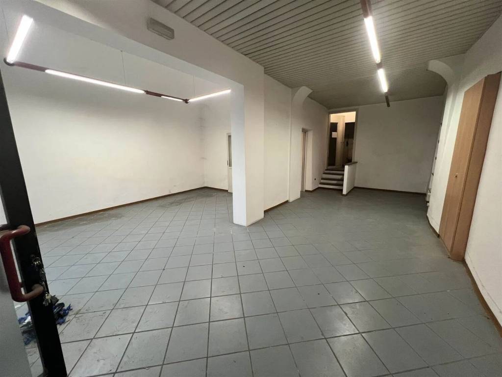 negozio in vendita a Figline e Incisa Valdarno in zona Incisa in Val d'Arno