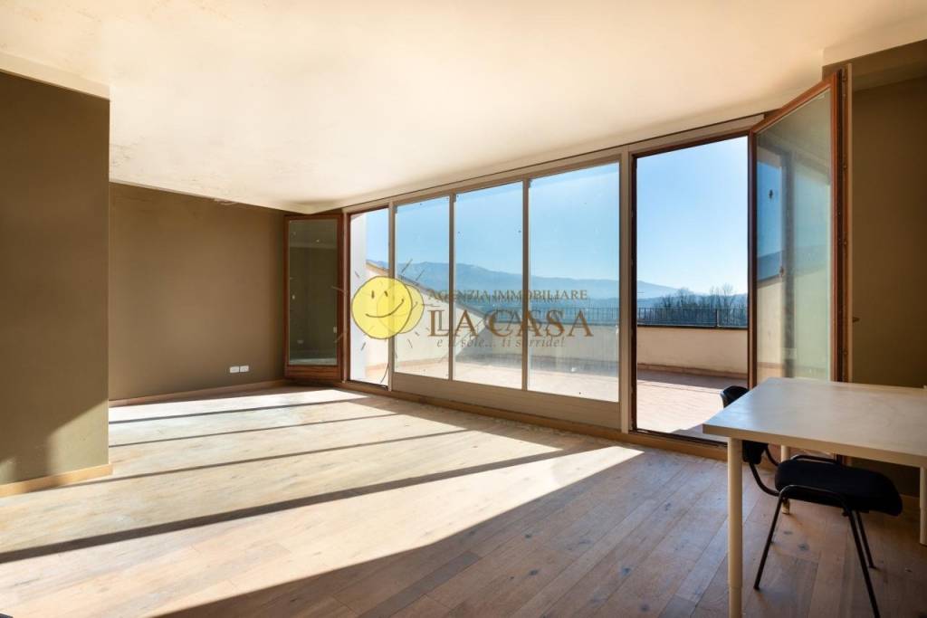 appartamento in vendita a Figline e Incisa Valdarno in zona Incisa in Val d'Arno