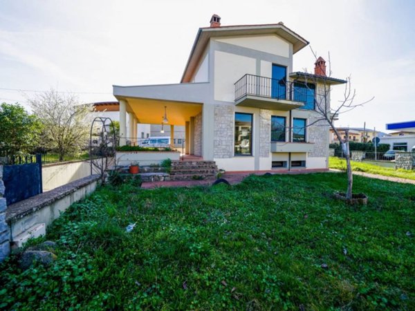 casa indipendente a Figline e Incisa Valdarno in zona Figline Valdarno