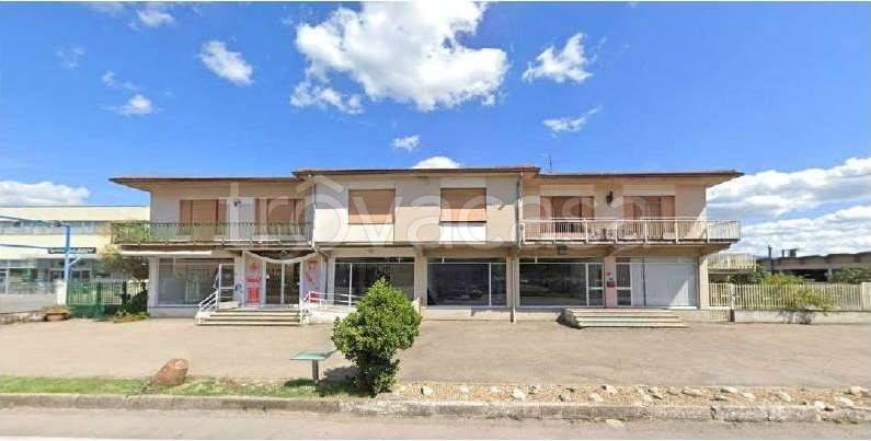 locale commerciale in vendita a Figline e Incisa Valdarno