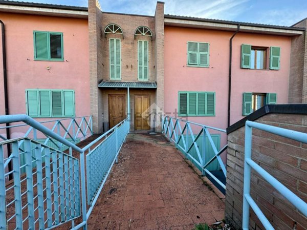 casa indipendente a Figline e Incisa Valdarno in zona Incisa in Val d'Arno