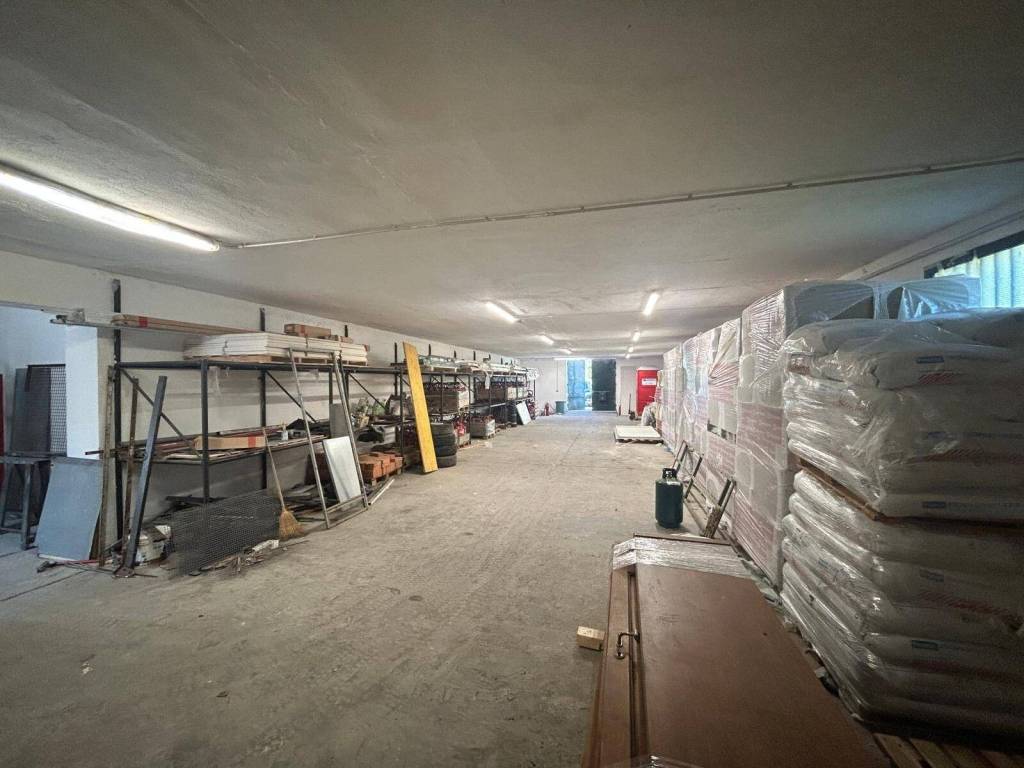 locale commerciale in vendita a Figline e Incisa Valdarno