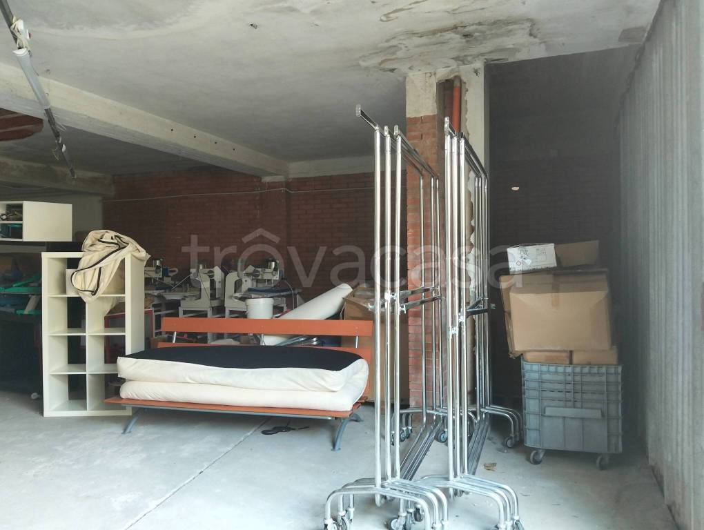 locale di sgombero in vendita a Figline e Incisa Valdarno