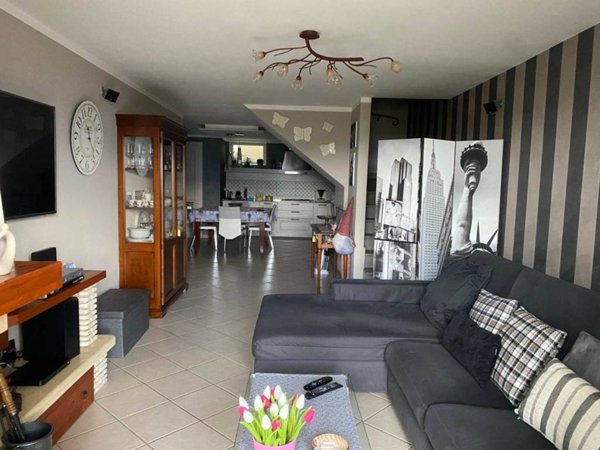 casa indipendente a Figline e Incisa Valdarno in zona Incisa in Val d'Arno