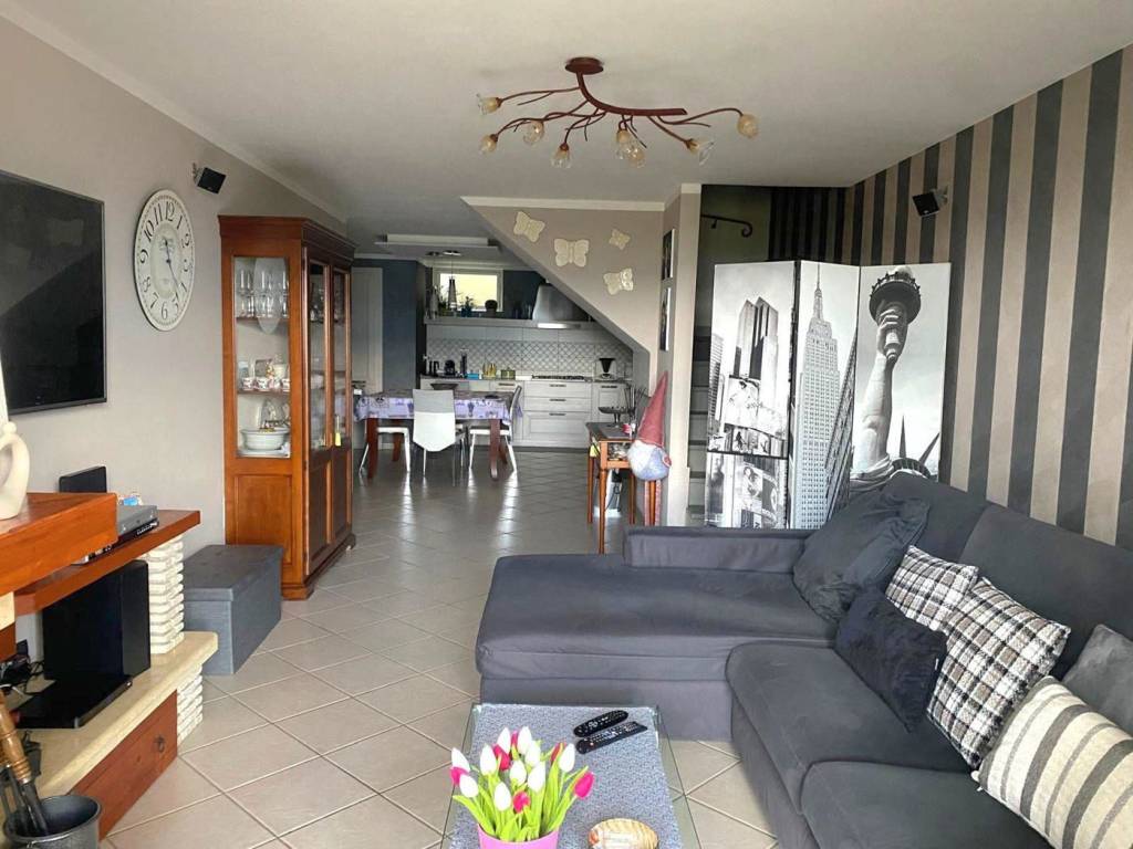 casa indipendente in vendita a Figline e Incisa Valdarno