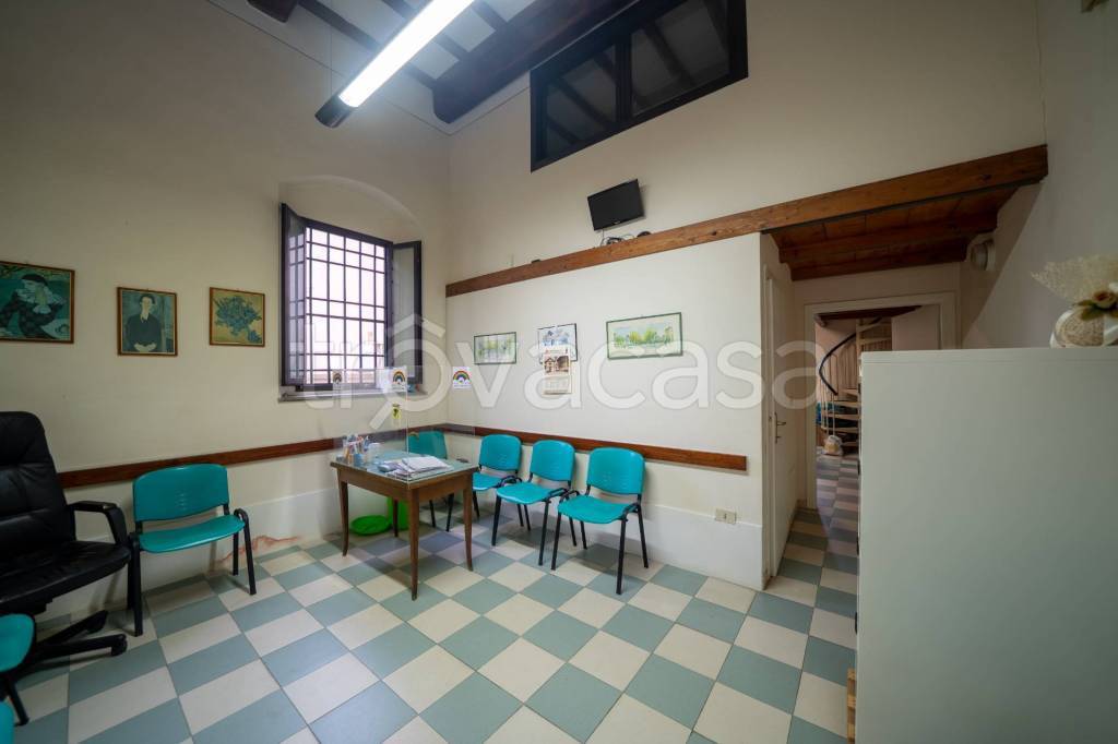 negozio in vendita a Figline e Incisa Valdarno in zona Figline Valdarno