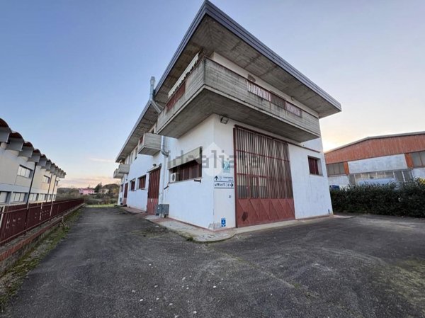 locale di sgombero in vendita a Figline e Incisa Valdarno in zona Massa