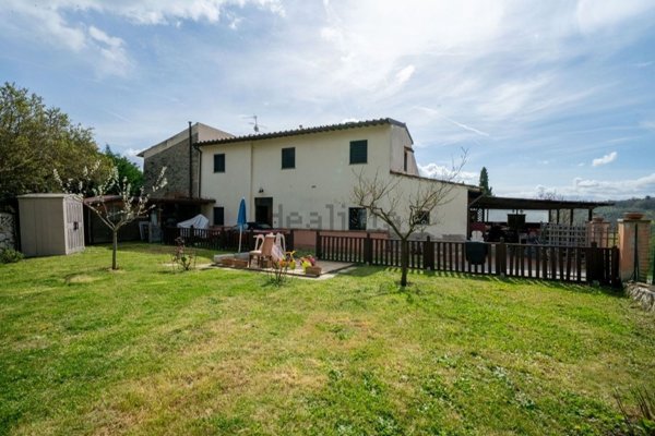 pentavano in vendita a Figline e Incisa Valdarno in zona Figline Valdarno